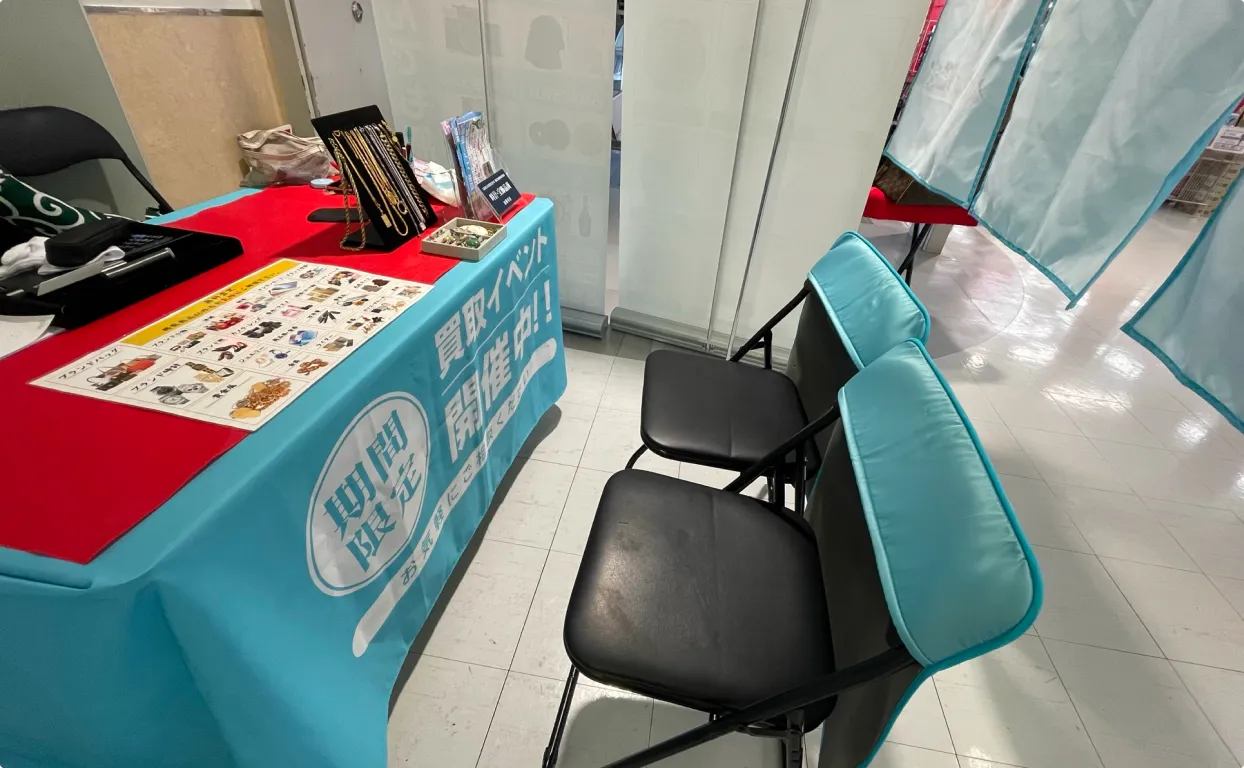 大阪で宝石や貴金属の出張買取・遺品整理なら「ハナハナ鑑定」|催事買取様子01